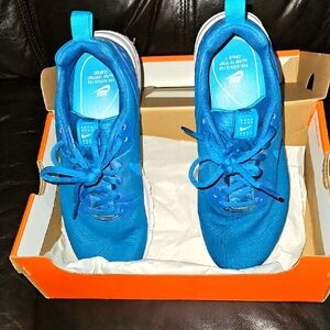 Nike Blue Sneakers Lightweight Breathable Design